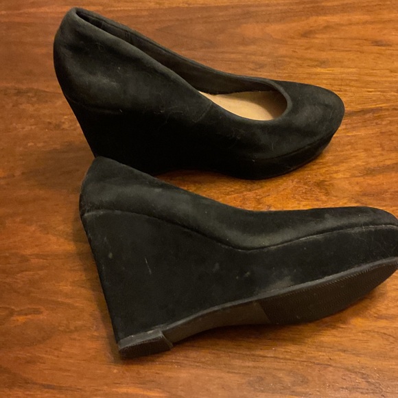 Elegant Black Suede Wedge Shoes - Picture 3 of 4